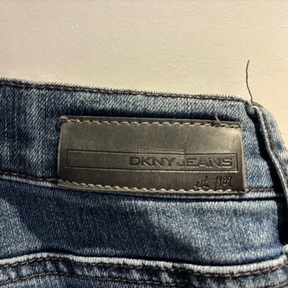 DKNY Jeans - Picture 7 of 8